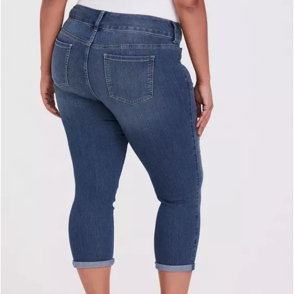 Torrid Crop Jegging Super Soft – Light Wash, Size 16 - Picture 2 of 5